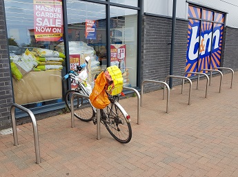 B&M shop shop